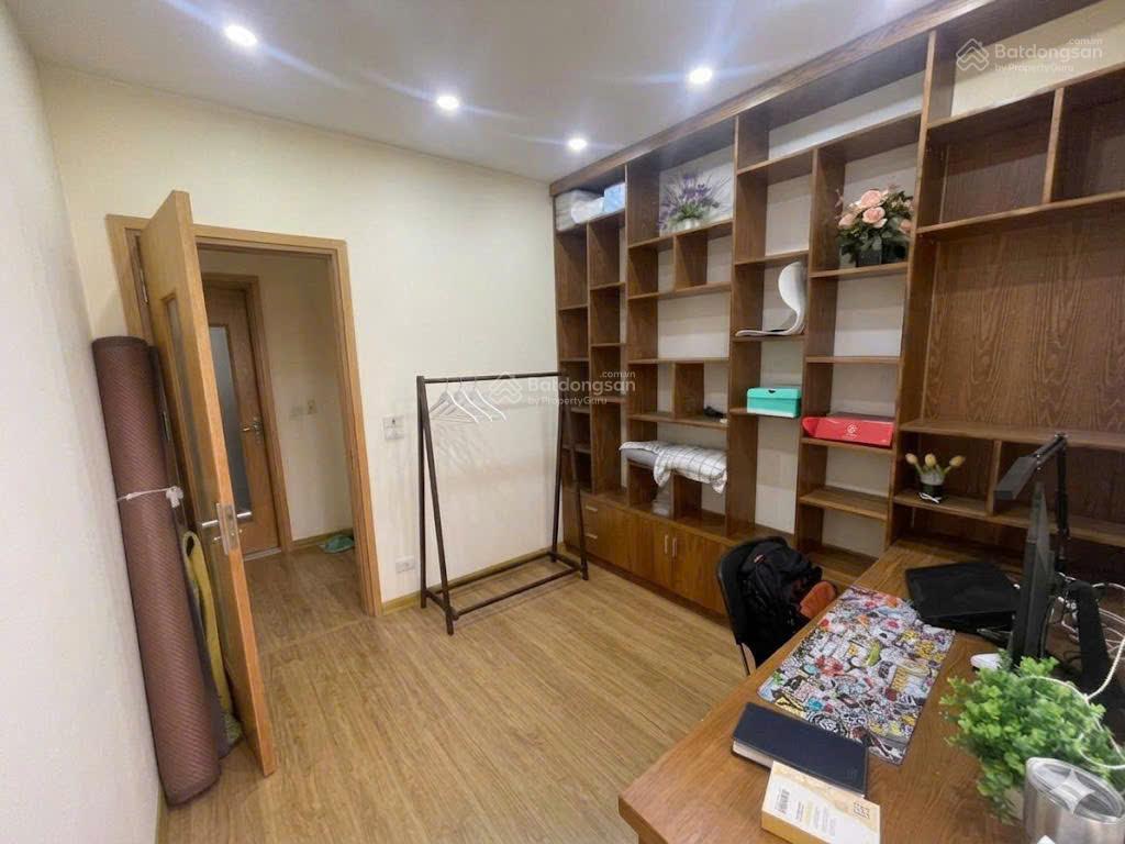 Chính chủ cho thuê căn hộ 2 ngủ  1 phòng làm việc tại oct5a resco cổ nhuế