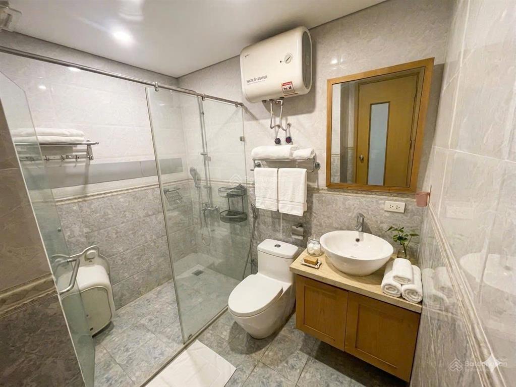 Chính chủ cho thuê căn hộ 2 ngủ  1 phòng làm việc tại oct5a resco cổ nhuế