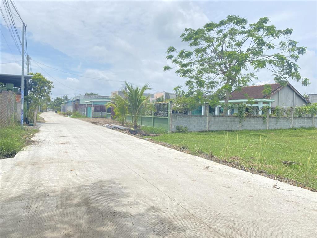 Bán lô đất mặt tiền bêtông 5m  1/ 50m đt823d đức hoà long an 10x26m, 2tỷ800