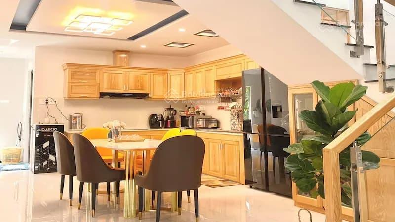 Bán nhà nhật chiêu, ngõ ô tô thông ra hồ tây, trường c2 nhật tân, lạc long quân