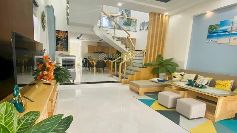 Bán nhà nhật chiêu, ngõ ô tô thông ra hồ tây, trường c2 nhật tân, lạc long quân