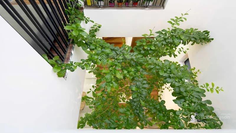 Bán nhà mới phố nhật chiêu, ngõ ô tô, gần trường học, hồ tây, rất thoáng