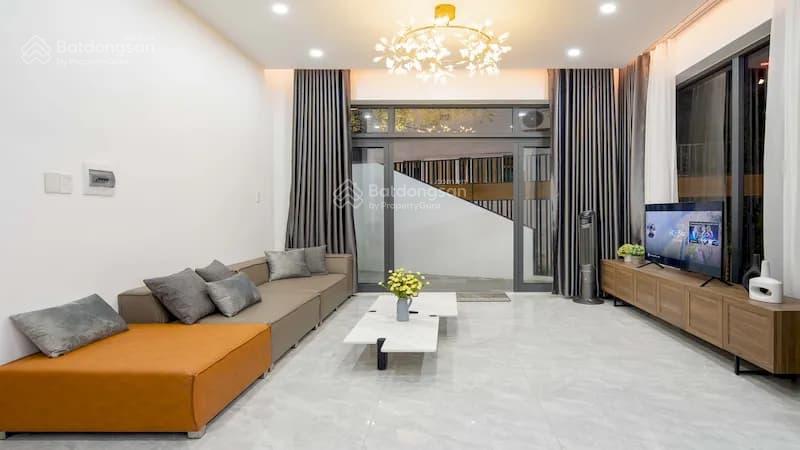 Bán nhà mới phố nhật chiêu, ngõ ô tô, gần trường học, hồ tây, rất thoáng