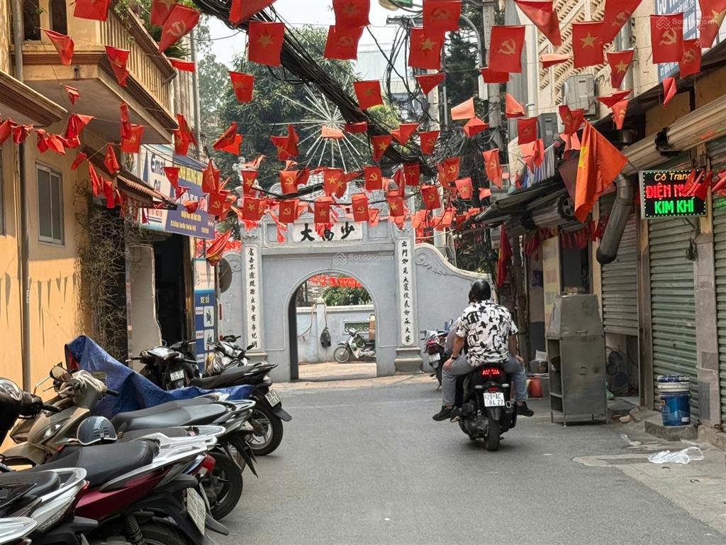 Bán mảnh đất phố giáp nhất, nguyễn trãi, thanh xuân, dt 96m2, mặt tiền 6,2m, sổ nở hậu, cực hiếm.