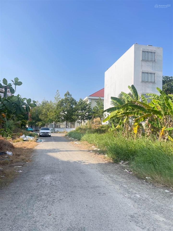 Đất mặt tiền 5x18m  khu dân cư phân lô quận 7  hơn 8 tỷ