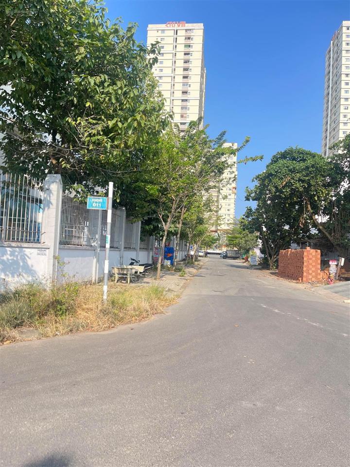 Đất mặt tiền 5x18m  khu dân cư phân lô quận 7  hơn 8 tỷ