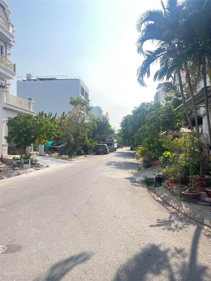 Đất mặt tiền 5x18m  khu dân cư phân lô quận 7  hơn 8 tỷ
