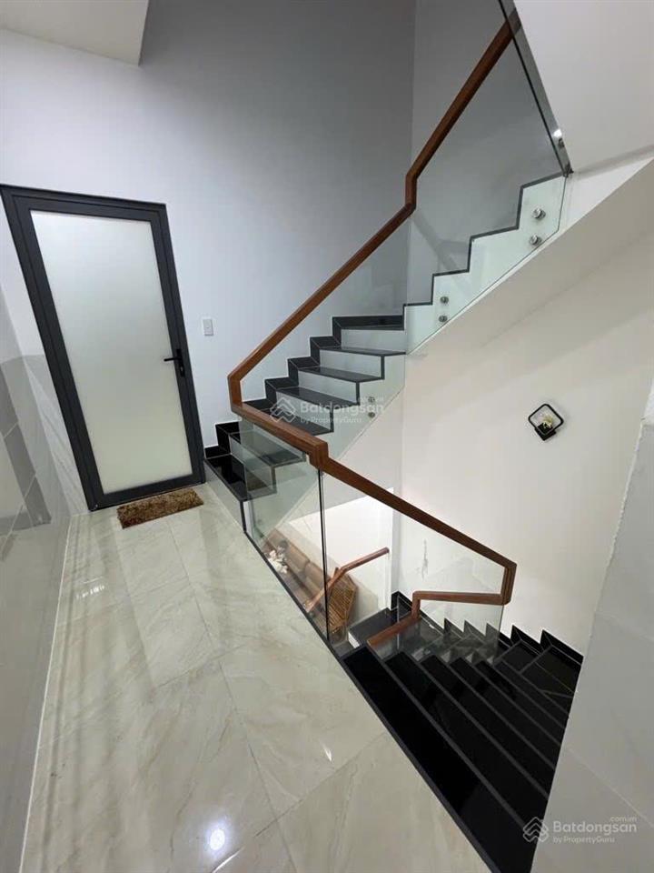 Tuyệt phẩm nhà mới 4 tầng 224 m² quận 6 đầy đủ sân thượng trước sau.