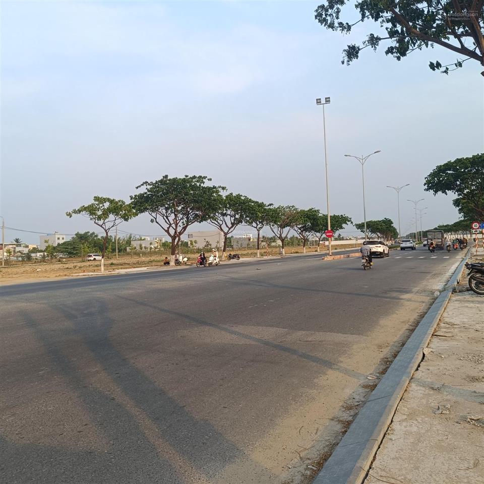 Đất mặt tiền võ chí công siêu hời