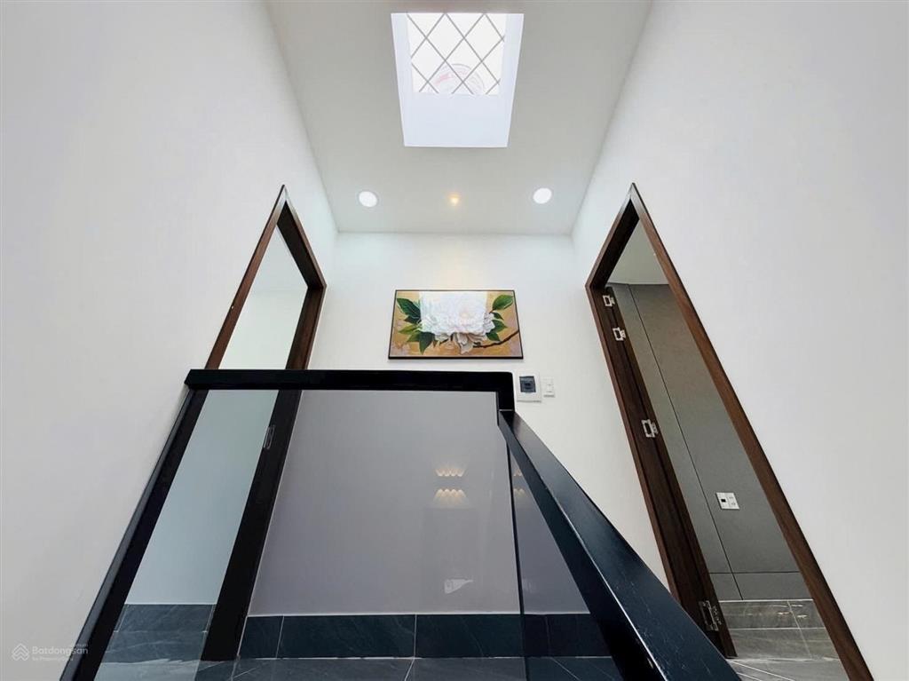 Chủ xoay vốn bán gấp 2ty890  hẻm xe hơi  sổ riêng