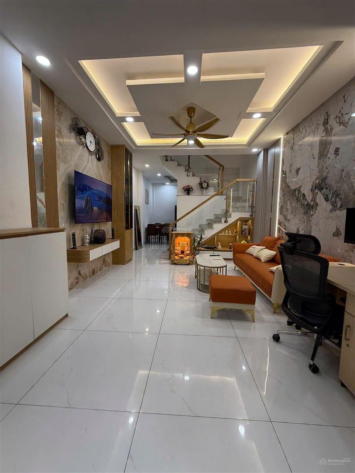 Nhà bán gấp phạm văn đồng  1tỷ890
hẻm xe hơi  sổ hồng riêng