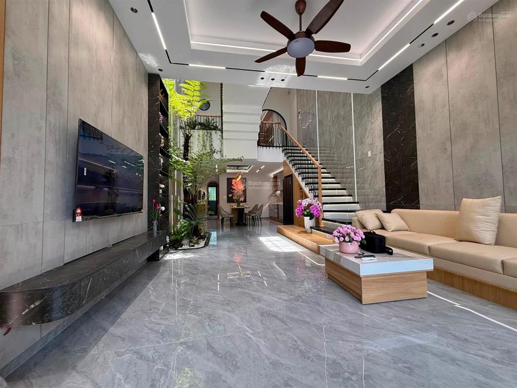 Xem là chốt! căn duy nhất ngay đ.dương quảng hàm, gò vấp. giá 4tỷ890, dt100m2, sát emart pvt