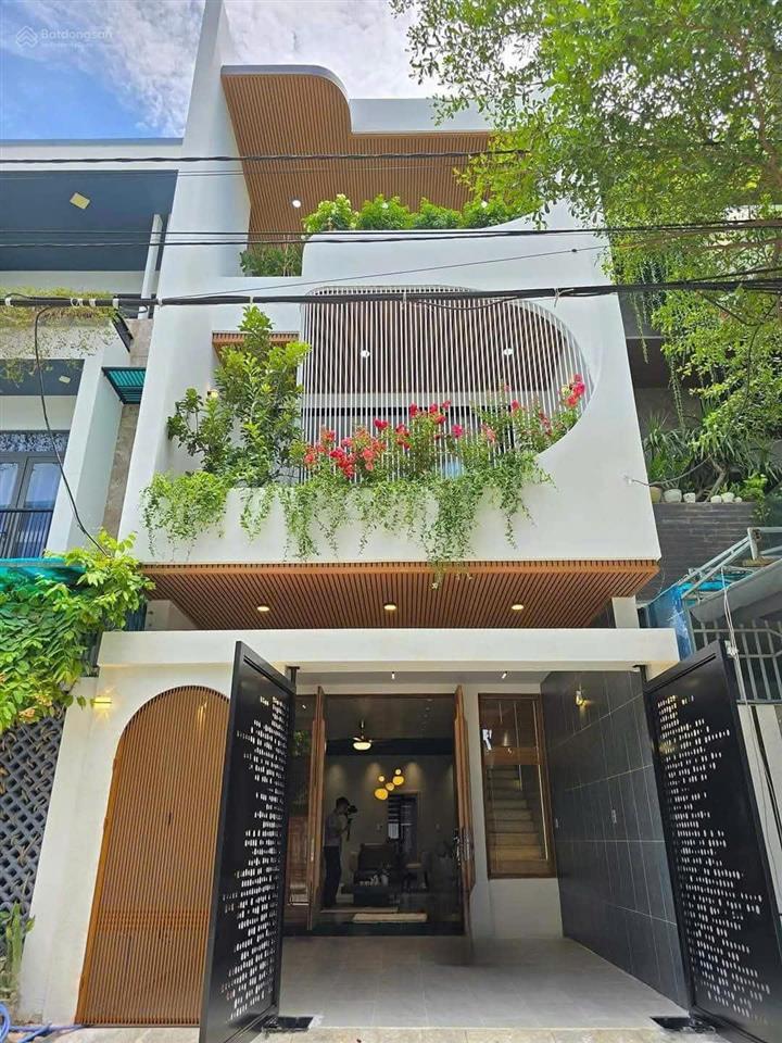 Cho thuê nhà sân vườn full nội thất hxh 378/1a võ văn tần, quận 3