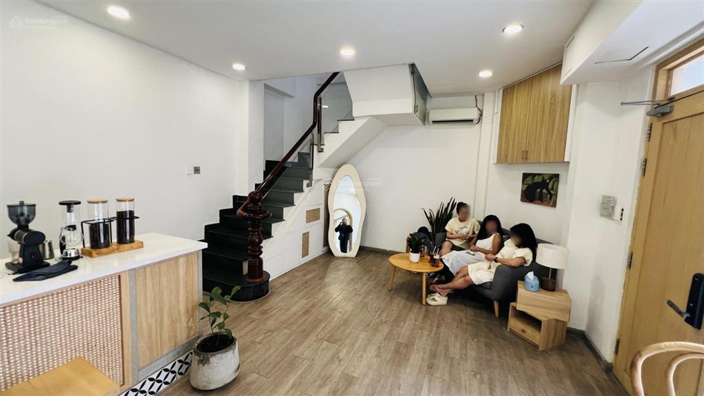 Cho thuê nhà góc 2 mặt tiền 2/1a cao thắng, quận 3  ngang 5m  4 tầng suốt