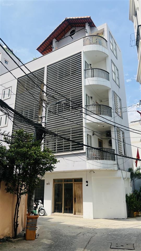 Cho thuê nhà góc 2 mặt tiền 2/1a cao thắng, quận 3  ngang 5m  4 tầng suốt