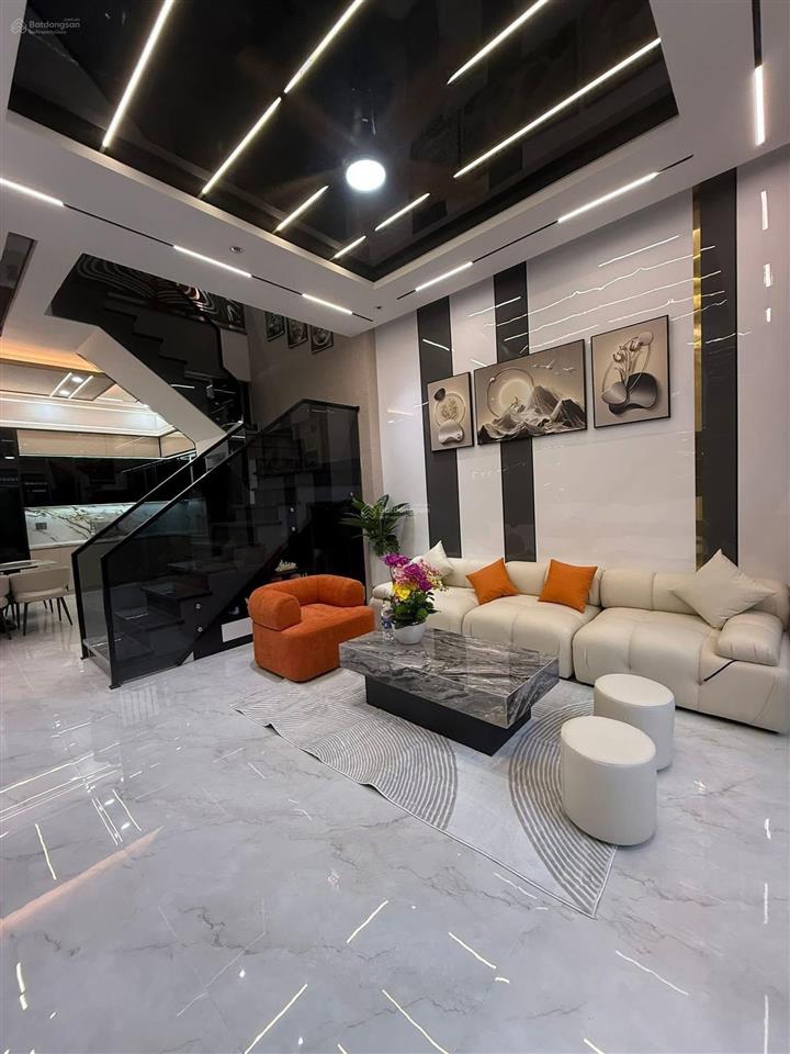 Siêu phẩm bà điểm hốc môn / nhà 3 tầng đầy đủ nội thất diện tích 23.7x10.1 hơn 200m2 chỉ hơn 4 tỷ