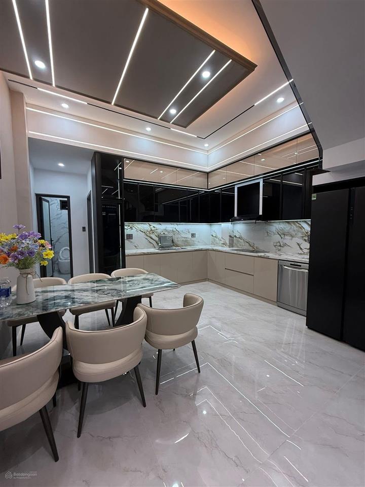 Siêu phẩm bà điểm hốc môn / nhà 3 tầng đầy đủ nội thất diện tích 23.7x10.1 hơn 200m2 chỉ hơn 4 tỷ