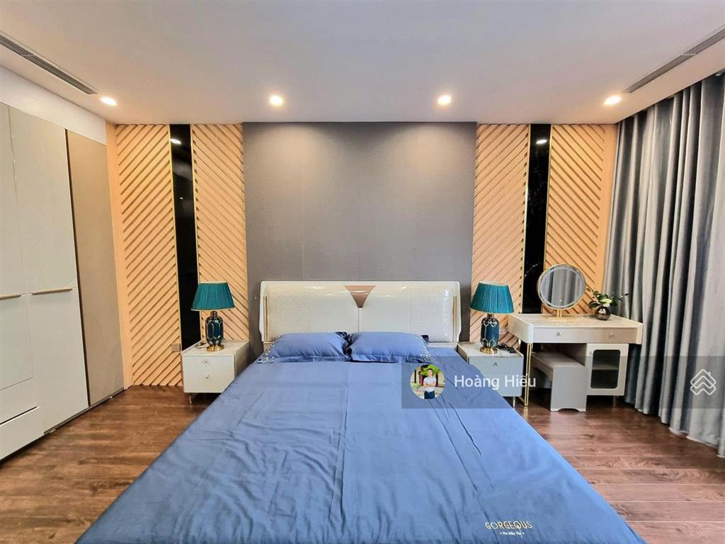 Bán nhà đẹp hoàng quốc việt, ngõ to 3m, ô tô đỗ cạnh nhà, 3 mặt thoáng, 48m2, 6 tầng, thang máy