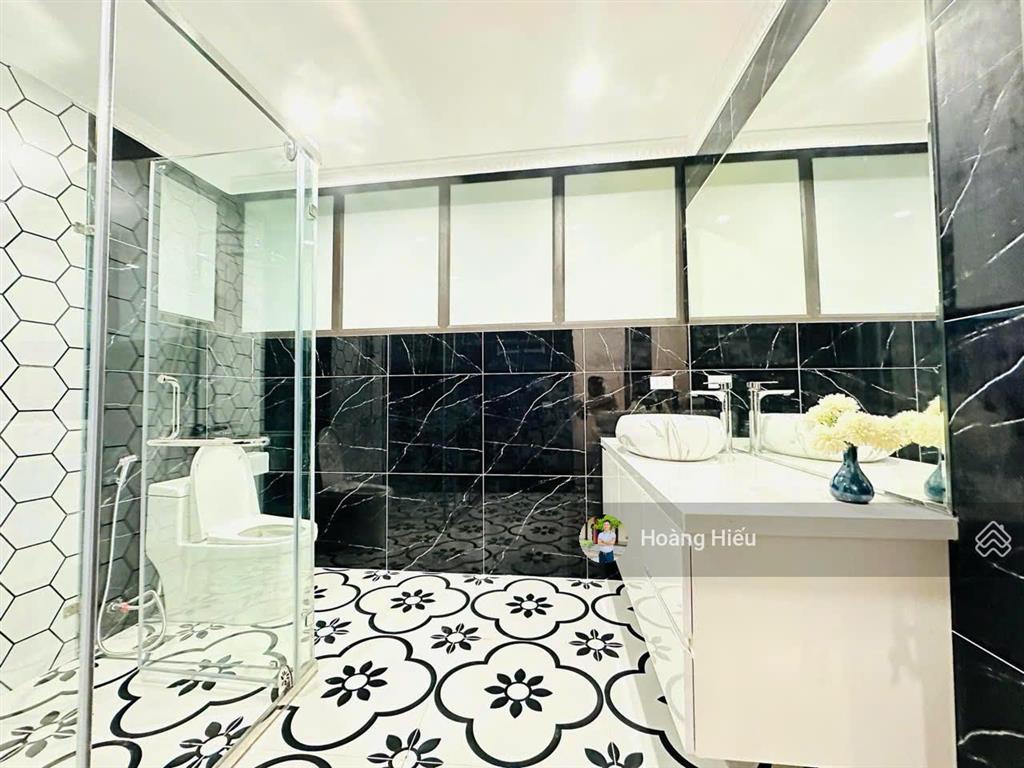 Cực ngon, bán nhà đẹp lạc long quân, ngõ 4m, ô tô đỗ cạnh nhà, 3 mặt thoáng, 45m2 6 tầng, thang máy