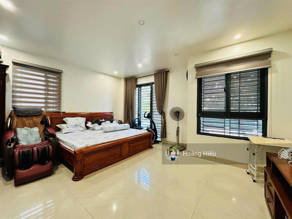 Nhà đẹp cầu giấy! 20m ra mặt phố, gần ô tô, ngõ 3.5m, lô góc 3 mặt thoáng, 35m2, 5 tầng