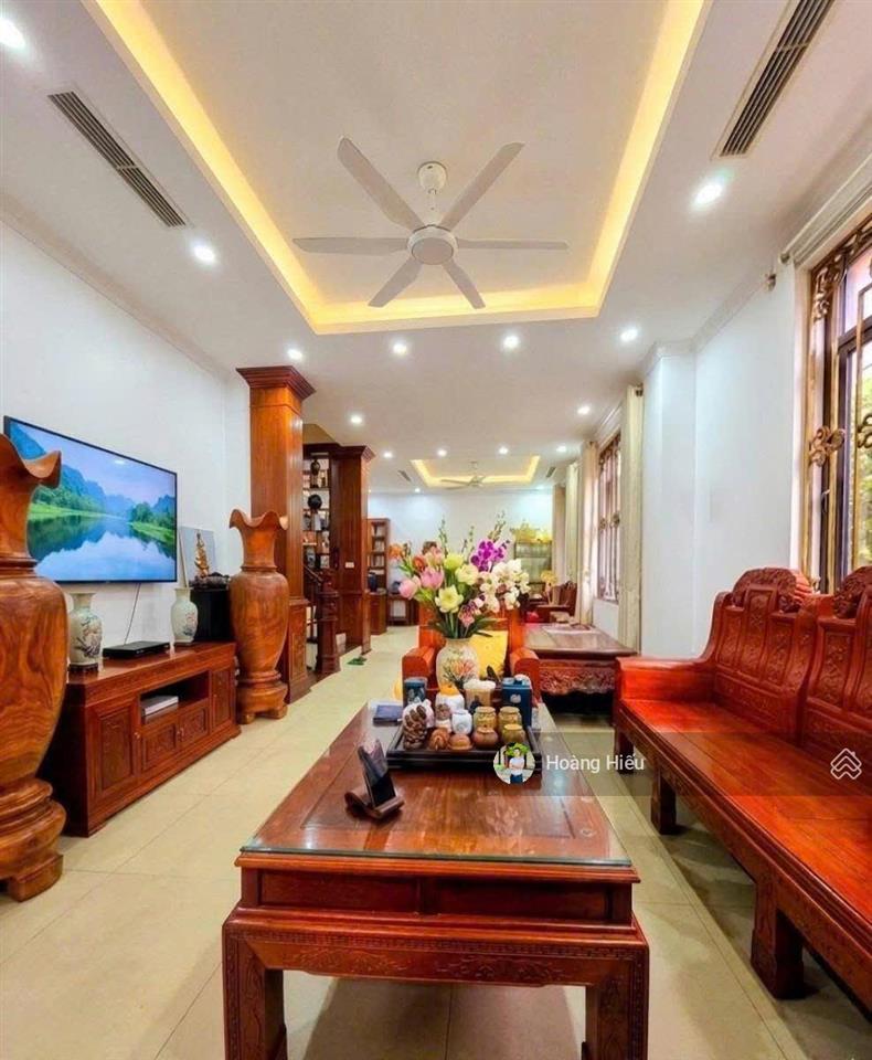 Đẹp cầu giấy! 20m ra phố, gần ô tô, ngõ 3.5m, lô góc 3 thoáng, 43m2, 5 tầng