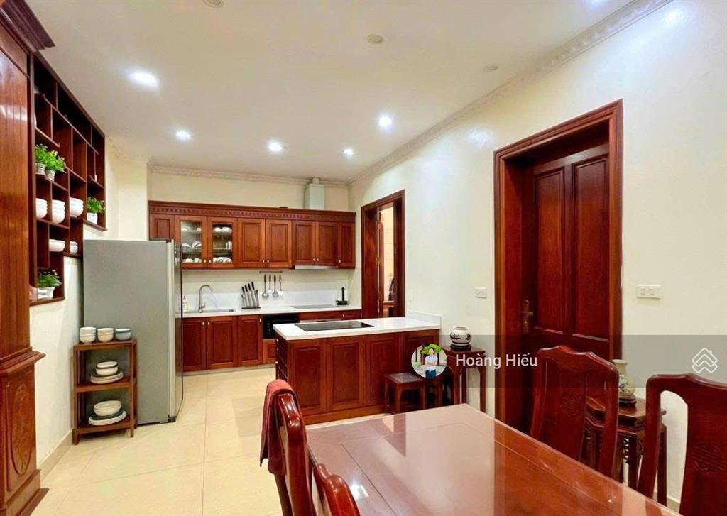Đẹp cầu giấy! 20m ra phố, gần ô tô, ngõ 3.5m, lô góc 3 thoáng, 43m2, 5 tầng