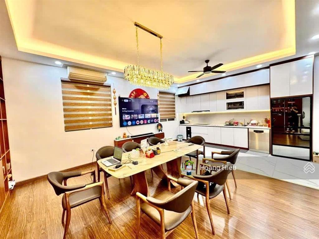 Bán nhà đẹp hoàng quốc việt, cầu giấy nghĩa đô, ngõ ô tô chạy vòng quanh, 2 thoáng, 40m, 5 tầng