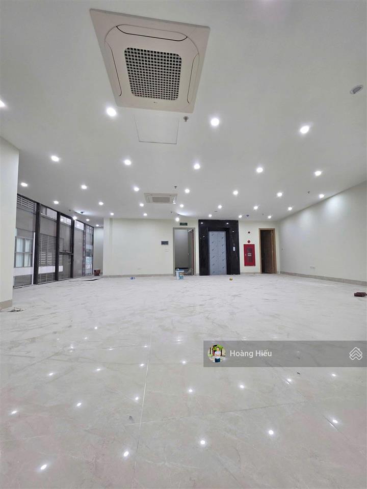 Hạ 5 tỷ, bán tòa nhà văn phòng cầu giấy, 140m2, 10 tầng nổi, 1 hầm, mặt tiền 12m, vỉa hè rộng