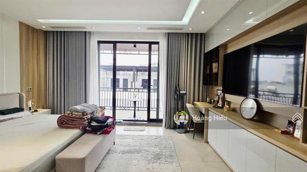 Bán nhà cầu giấy, mới đẹp, thang máy, sát phố, ô tô đỗ cạnh nhà, lô góc 2 thoáng, 50m, 7 tầng