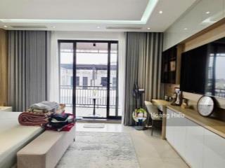 Bán nhà cầu giấy 5 tỷ, mới đẹp, thang máy, sát phố, oto đỗ cạnh nhà, lô góc 2 thoáng, 52m2, 5t