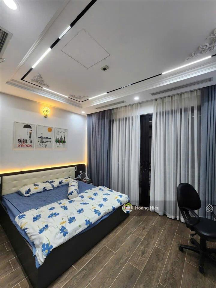 Bán nhà hoàng quốc việt, cầu giấy, sát phố, 2 thoáng, ngõ to thông, 53m 6 tầng thang máy xịn