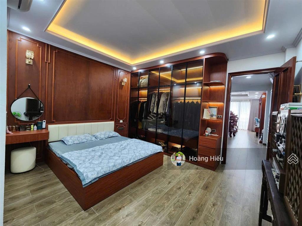 Bán nhà hoàng quốc việt, cầu giấy, sát phố, 2 thoáng, ngõ to thông, 53m 6 tầng thang máy xịn