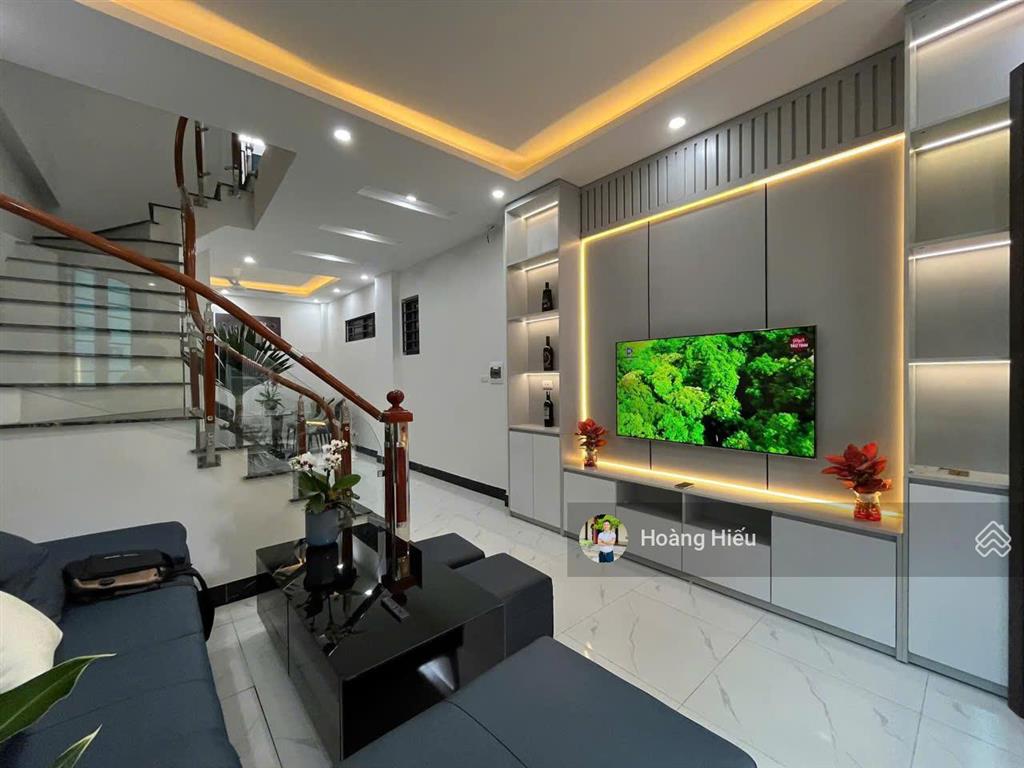 Đẹp nhất cầu giấy! 20m ra phố, gần oto, ngõ 3.5m, lô góc 3 thoáng, 50m2, 5 tầng