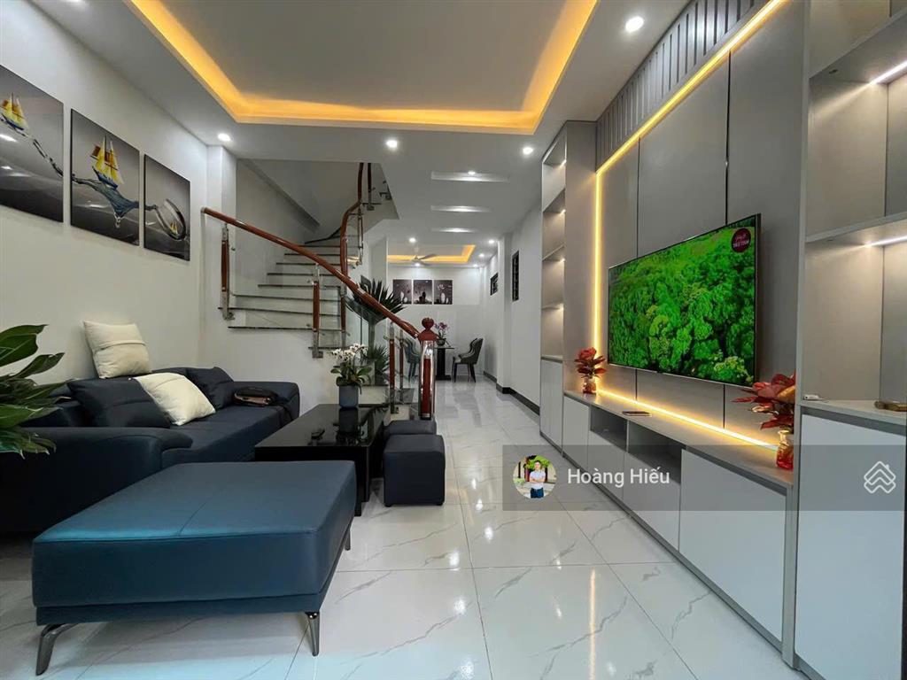 Đẹp nhất cầu giấy! 20m ra phố, gần oto, ngõ 3.5m, lô góc 3 thoáng, 50m2, 5 tầng