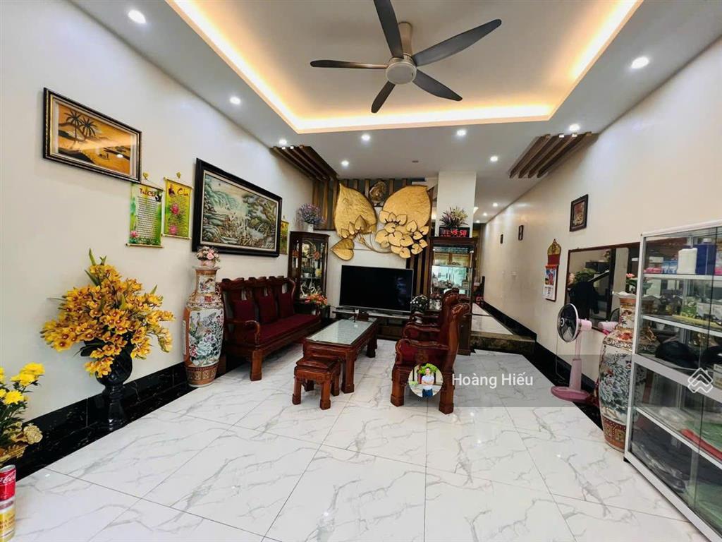 Bán gấp, giá rẻ nhà phố võ chí công, hoàng quốc việt, ngõ to, gần ô tô, lô góc 3 thoáng, 42m2 5t