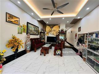 Bán gấp, giá rẻ nhà phố võ chí công, hoàng quốc việt, ngõ to, gần oto, lô góc 3 thoáng, 35m 5 tầng