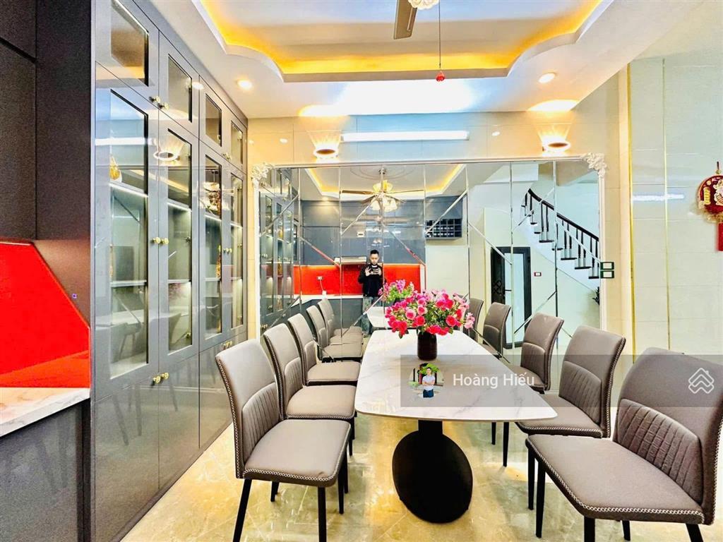 Bán gấp, giá rẻ nhà phố võ chí công, hoàng quốc việt, ngõ to, gần ô tô, lô góc 3 thoáng, 42m2 5t