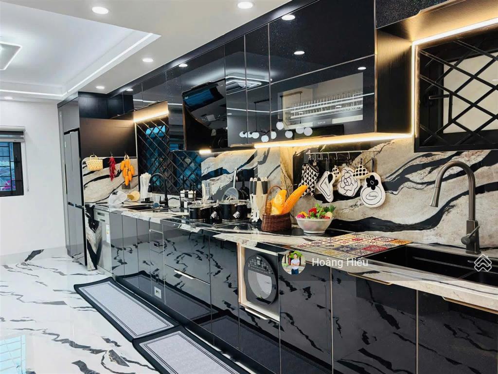 Bán rẻ nhà đẹp hoàng quốc việt, cầu giấy, 20m ra phố, bãi ô tô, ngõ 4m, 46m2, 6 tầng thang máy
