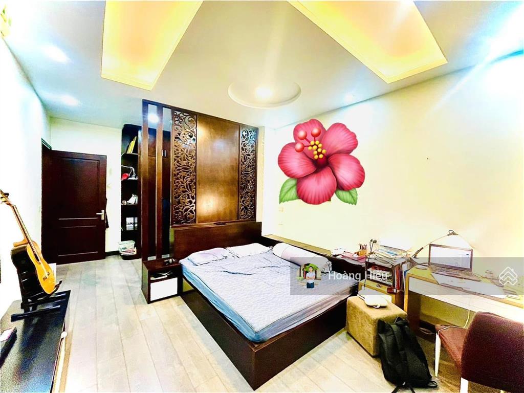 Bán nhà cầu giấy 9 tỷ, mới đẹp, 3 bước ra phố, ô tô đỗ cạnh nhà, lô góc 2 thoáng, 45m2, 5t