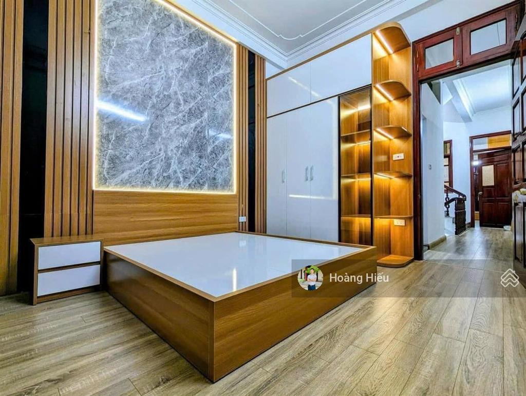 Cực hiếm, nhà mới cầu giấy, ba bước ra phố, ngõ 3m, tặng nội thất 42m, 5 tầng
