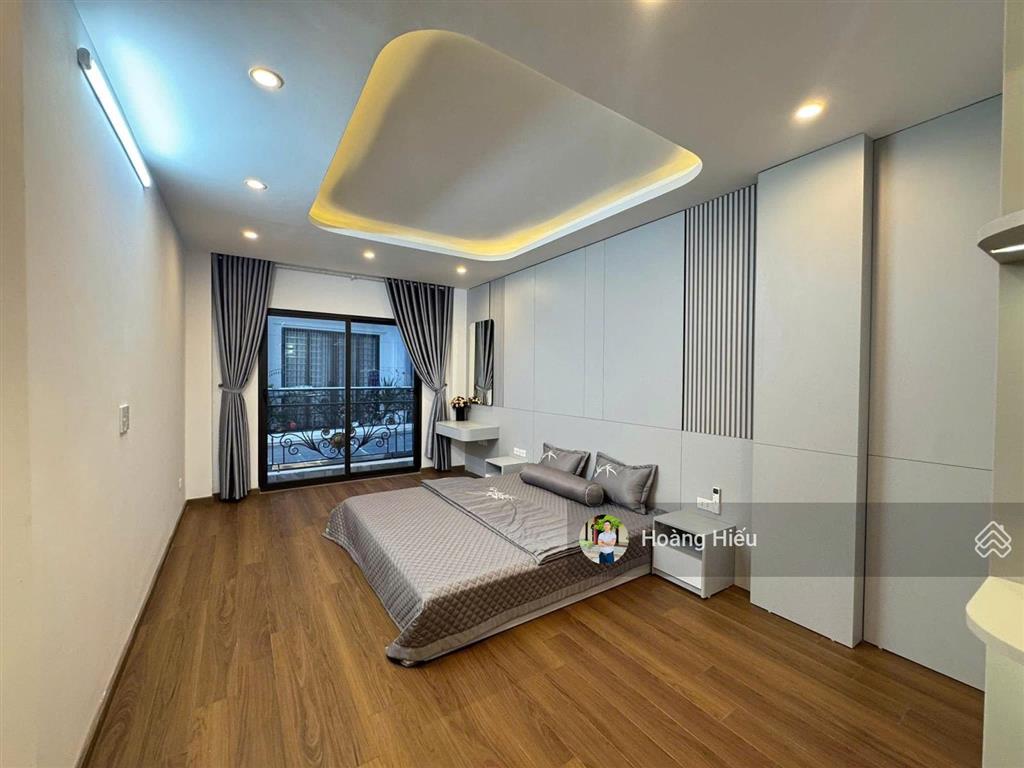 Cực ngon, nhà mới đẹp xuân thủy, cầu giấy, sát phố, ngõ 4m, thang máy, tặng nội thất, 40m², 6 tầng