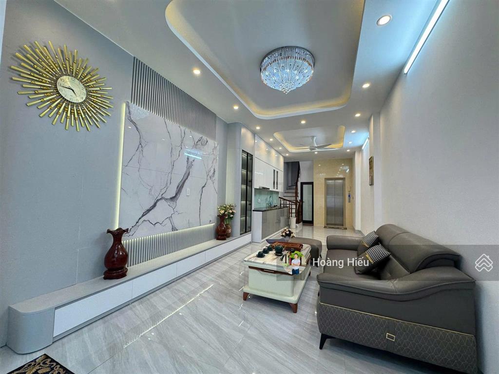 Cực ngon, nhà mới đẹp xuân thủy, cầu giấy, sát phố, ngõ 4m, thang máy, tặng nội thất, 40m², 6 tầng