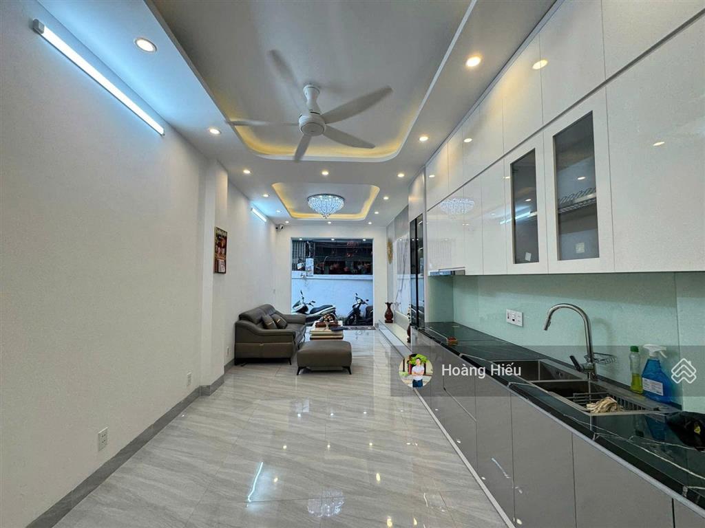 Cực ngon, nhà mới đẹp xuân thủy, cầu giấy, sát phố, ngõ 4m, thang máy, tặng nội thất, 40m², 6 tầng