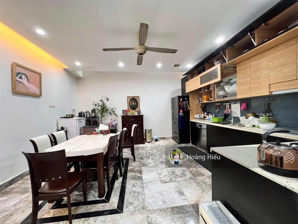 Bán nhà mới thang máy cầu giấy, sát phố, kinh doanh, ngõ 4m thông, tặng nội thất 60m², 6 tầng