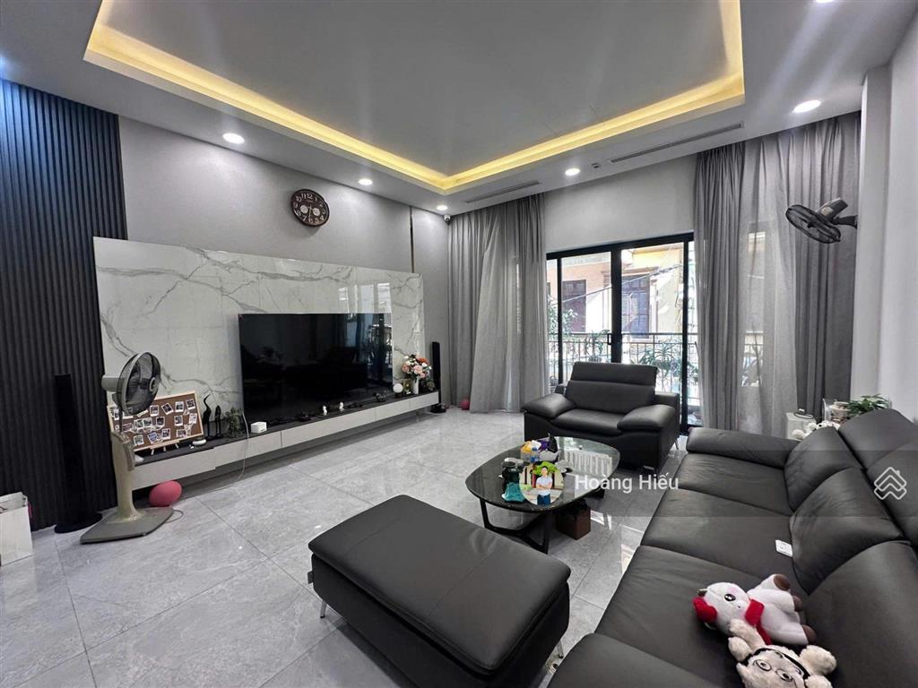 Siêu đẹp! nói k với quy hoạch, nhà cầu giấy, ngõ to như phố, ô tô 10m, 3 mặt thoáng, 46m2, 5 tầng