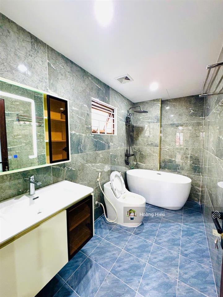 Bán nhà nguyễn khánh toàn, cầu giấy, 30m ra phố, ngõ to thông, tặng nội thất 45m, 6 tầng, thang máy