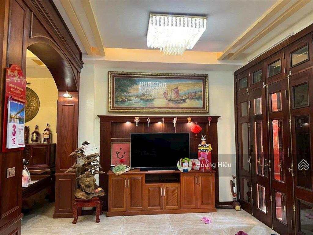Bán nhà nguyễn văn huyên, cầu giấy, ô tô vào nhà, 2 mặt thoáng trước sau, dân xây, 68m, 5 tầng