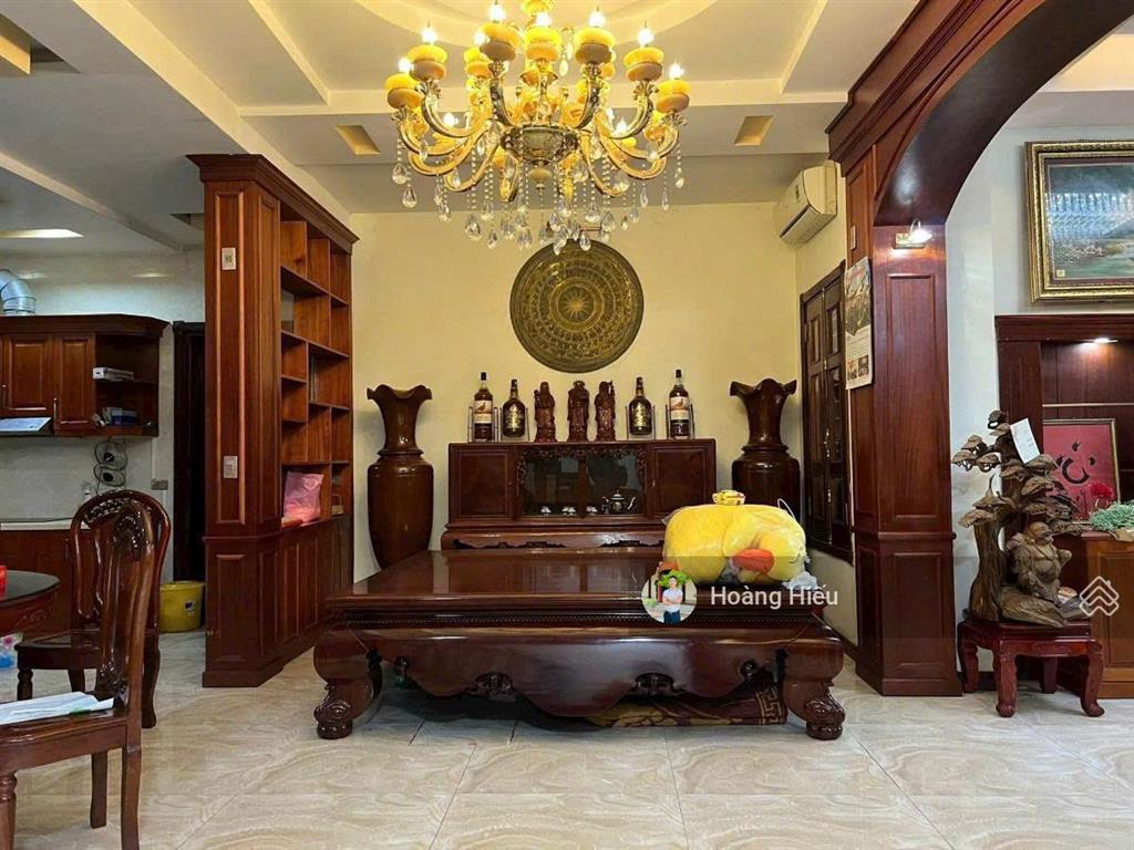 Bán nhà nguyễn văn huyên, cầu giấy, ô tô vào nhà, 2 mặt thoáng trước sau, dân xây, 68m, 5 tầng