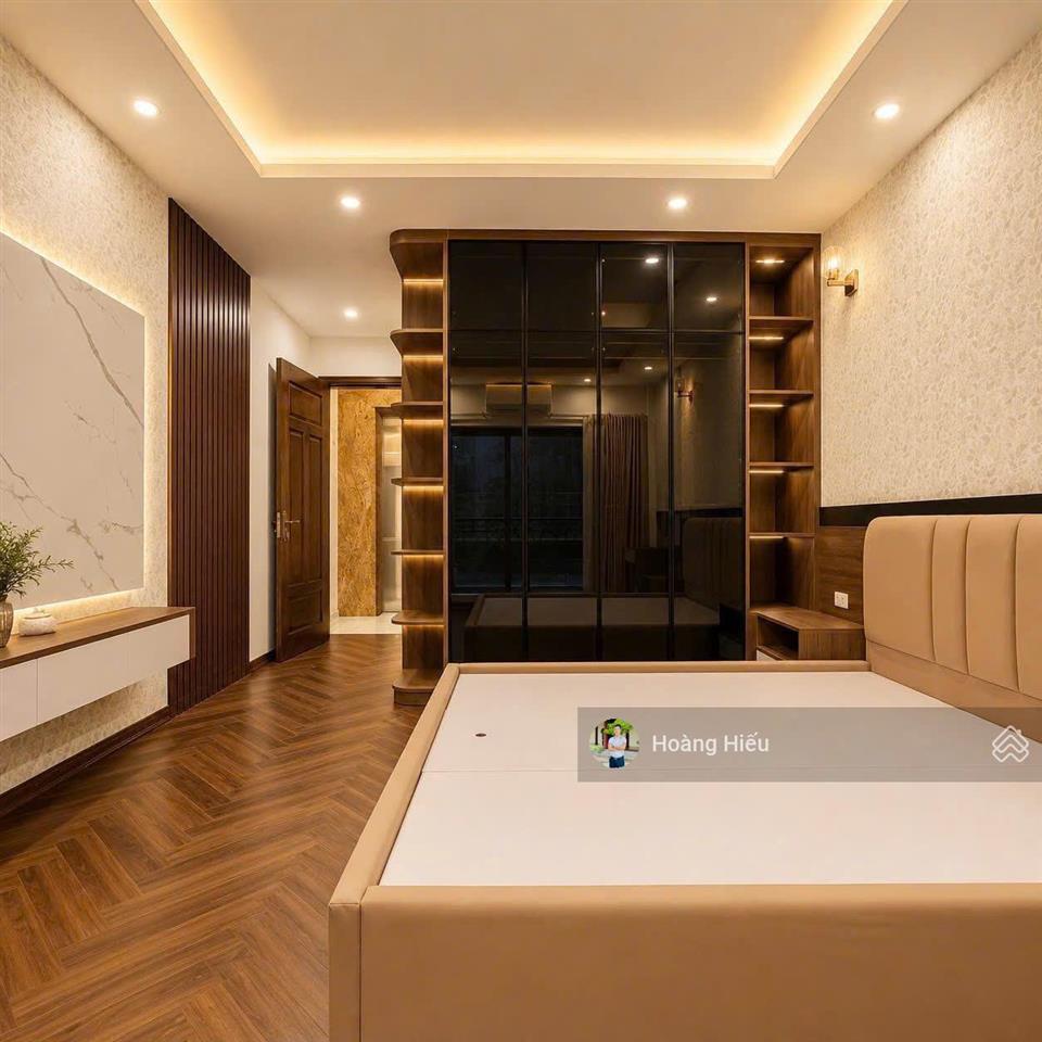 Giảm sâu! nhà đẹp giá hời cầu giấy, ngõ to, chỉ 3 bước ra phố, tặng nội thất mới, 36m2, 5 tầng