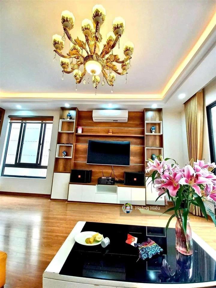 Bán gấp giá rẻ, gần phố, gần bãi ô tô đỗ, nhà đẹp cầu giấy tặng nội thất, ngõ 3m, 40m2, 5 tầng